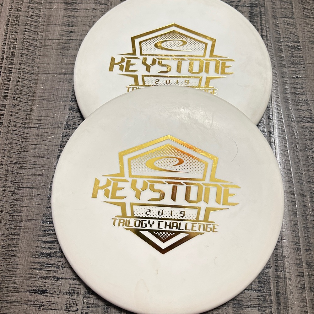 2019 Trilogy Challenge White Keystone Discs with Gold Stamp